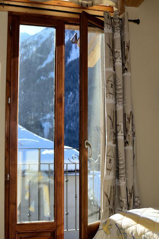Chalet Hotel La Tarine بيسي-نانكرويكس المظهر الخارجي الصورة